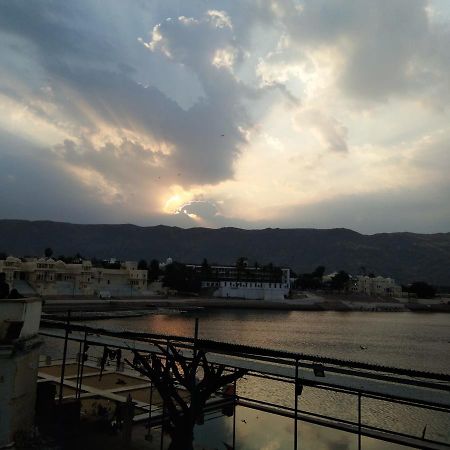 Rainbow Palace Hotell Pushkar Exteriör bild